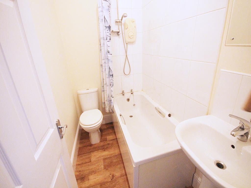 2 bedroom mid terrace house Let Agreed in Barnoldswick - IMG_2945.jpg